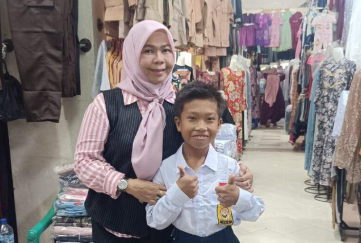 Kepala Dinas Pendidikan Berau, Mardiatul Idalisah saat bersama Rian Anton