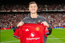 Benjamin Sesko resmi jadi pemain Manchester United