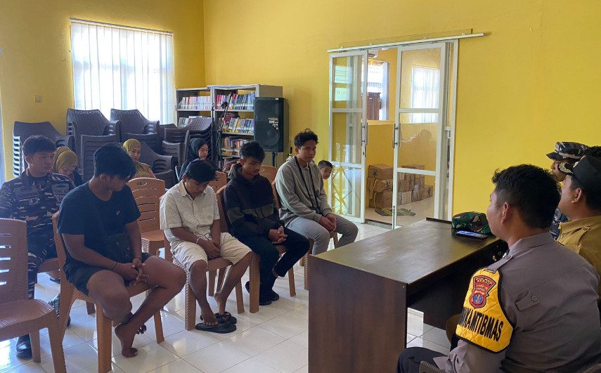 Pemuda yang tunggangi penyu hijau di Pulau Derawan Berau meminta maaf
