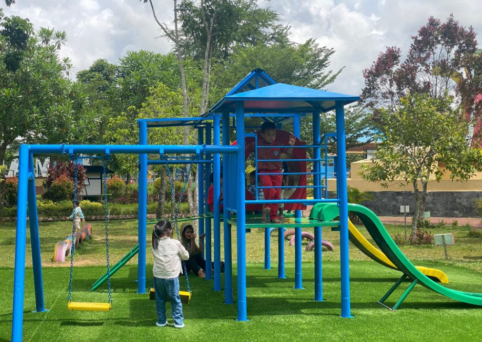 Area bermain anak di Taman Sanggam,