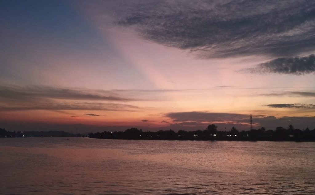 Pemadangan sore hari dari Tepian Ahmad Yani Tanjung Redeb Berau