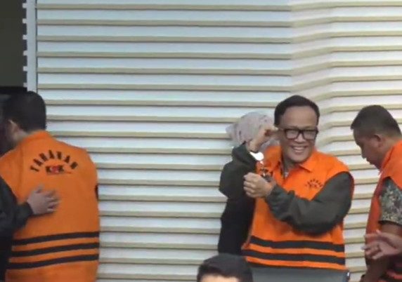 Wamenaker Immanuel Ebenezer saat dihadirkan KPK sebagai tersangka kasus pemerasan sertifikasi K3