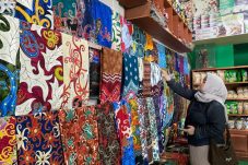 Rekomendasi Tempat Oleh-Oleh Khas Berau: Bisa Belanja Batik hingga Camilan