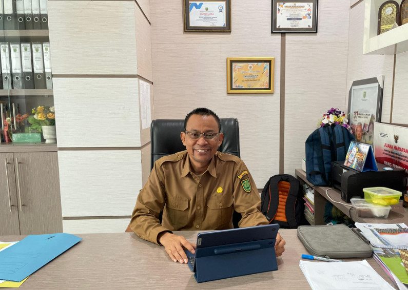 Kepala Bapenda Berau, Djupiansyah di Kantornya