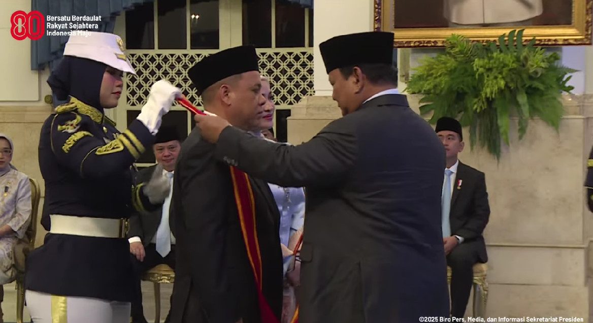 Haji Isam Dapat Bintang Mahaputera Utama dari Presiden Prabowo, Berjasa Luar Biasa Dorong Pertumbuhan Ekonomi
