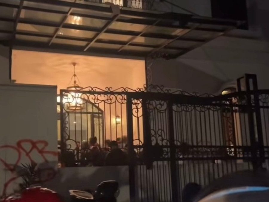 Massa menjarah rumah Anggota DPR RI Eko Patrio di Jakarta (Ist)