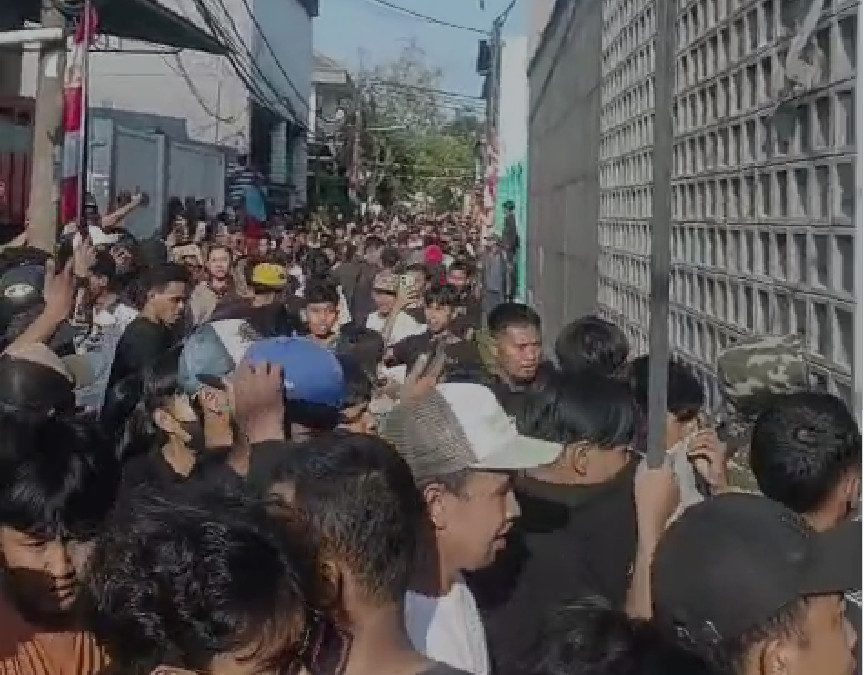 Massa menjarah rumah Anggota DPR RI Ahmad Sahroni di Tanjung Priok, Jakut (Ist)