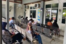 Suasana ruang tunggu di poli bedah RSUD dr Abdul Rivai Tanjung Redeb. (Sulaiman/BT)