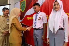 Pelajar di Berau yang mengikuti apel di lingkungan Kantor Bupati Berau, Tanjung Redeb. (Sulaiman/BT)