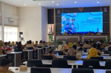 Bupati Berau, Sri Juniarsih, saat Rapat Koordinasi Pembangunan dan Pengembangan Pariwisata 2025 di Gedung RPJMD Bapelitbang Berau, Senin (11/8/2025). (Sulaiman/BT)