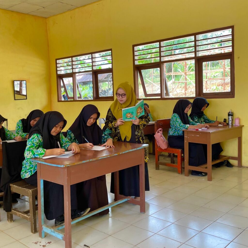 Aktivitas belajar mangajar di SMKS Maarif, Tanjung Redeb.