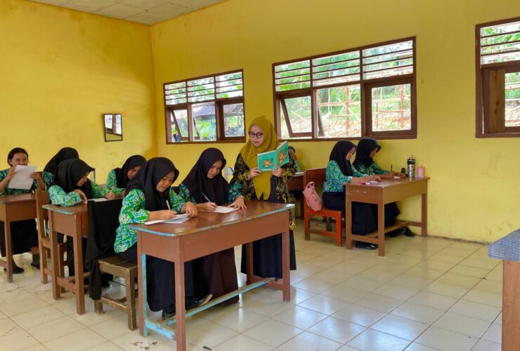 Aktivitas belajar mangajar di SMKS Maarif, Tanjung Redeb.