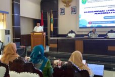 Wakil Bupati Berau, Gamalis, memberikan sambutan dalam agenda advokasi dan pendampingan Lembaga Penyedia Layanan Pemberdayaan Perempuan. (Sulaiman/BT)