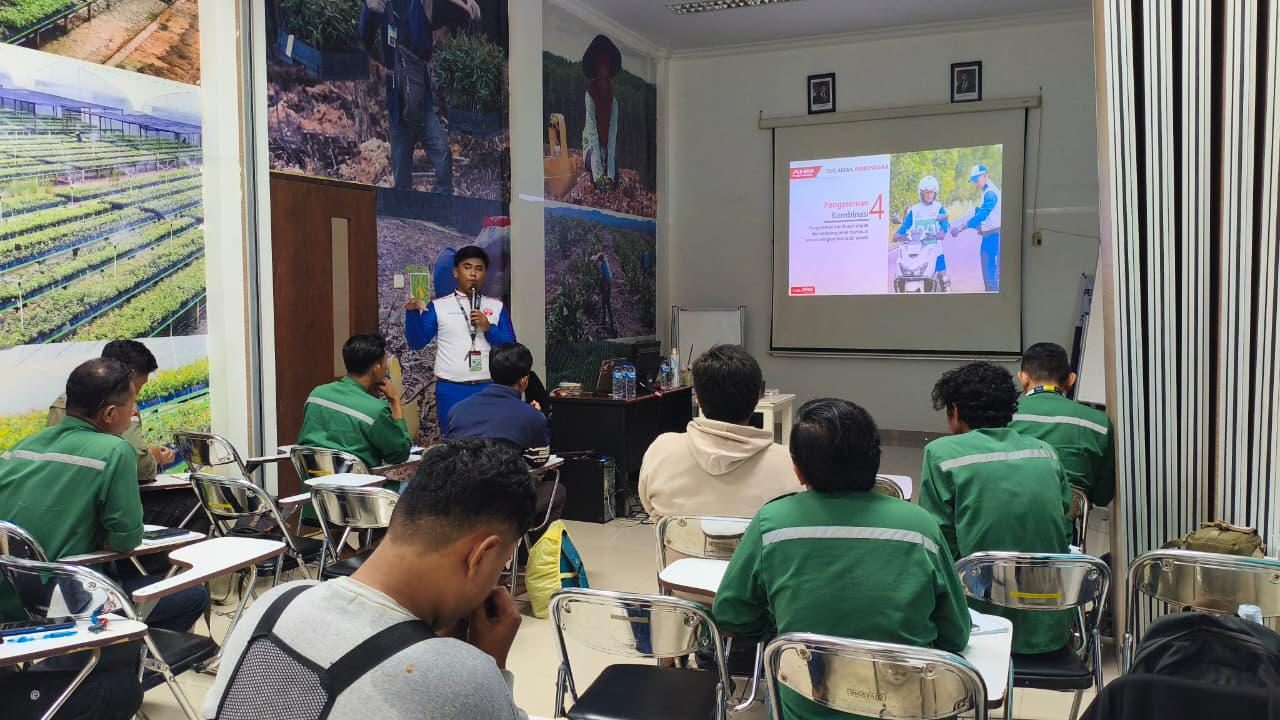 Astra Motor Kaltim 1 Gandeng PT IHM Balikpapan Menekan Angka Kecelakaan Lewat Sosialisasi Safety Riding Honda #cari_AMAN