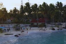Salah satu pantai di Pulau Derawan. (WWF Indonesia/Akhmad Alwi)