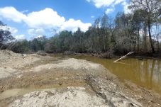 Kondisi alur Sungai Segah yang diduga ditutup oleh PT BBA.