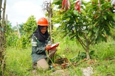 Mahasiswa semester 4 Jurusan Survei dan Pemetaan Politeknik Sinar Mas Berau Coal, Mila Handayani.