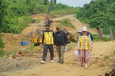 Gamalis Tinjau Proyek Strategis di Teluk Sumbang, Jembatan Sei Bataan Ditargetkan Tuntas Tahun Ini