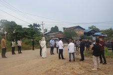 Kerusakan Parah, Hasanuddin Mas’ud Tekankan Pembangunan Jalan Kukar-Kubar Harus Jadi Prioritas