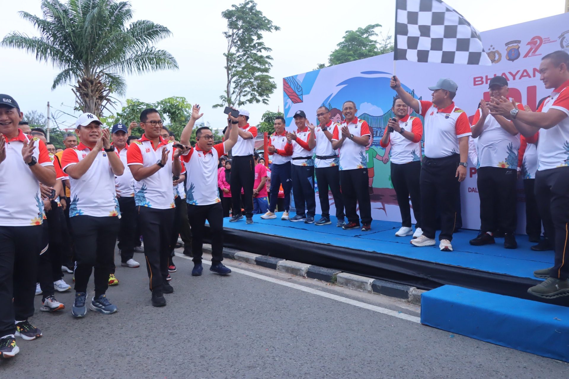 Ajak Warga Jalan Santai, DPRD Kaltim Sebut Polri Makin Humanis