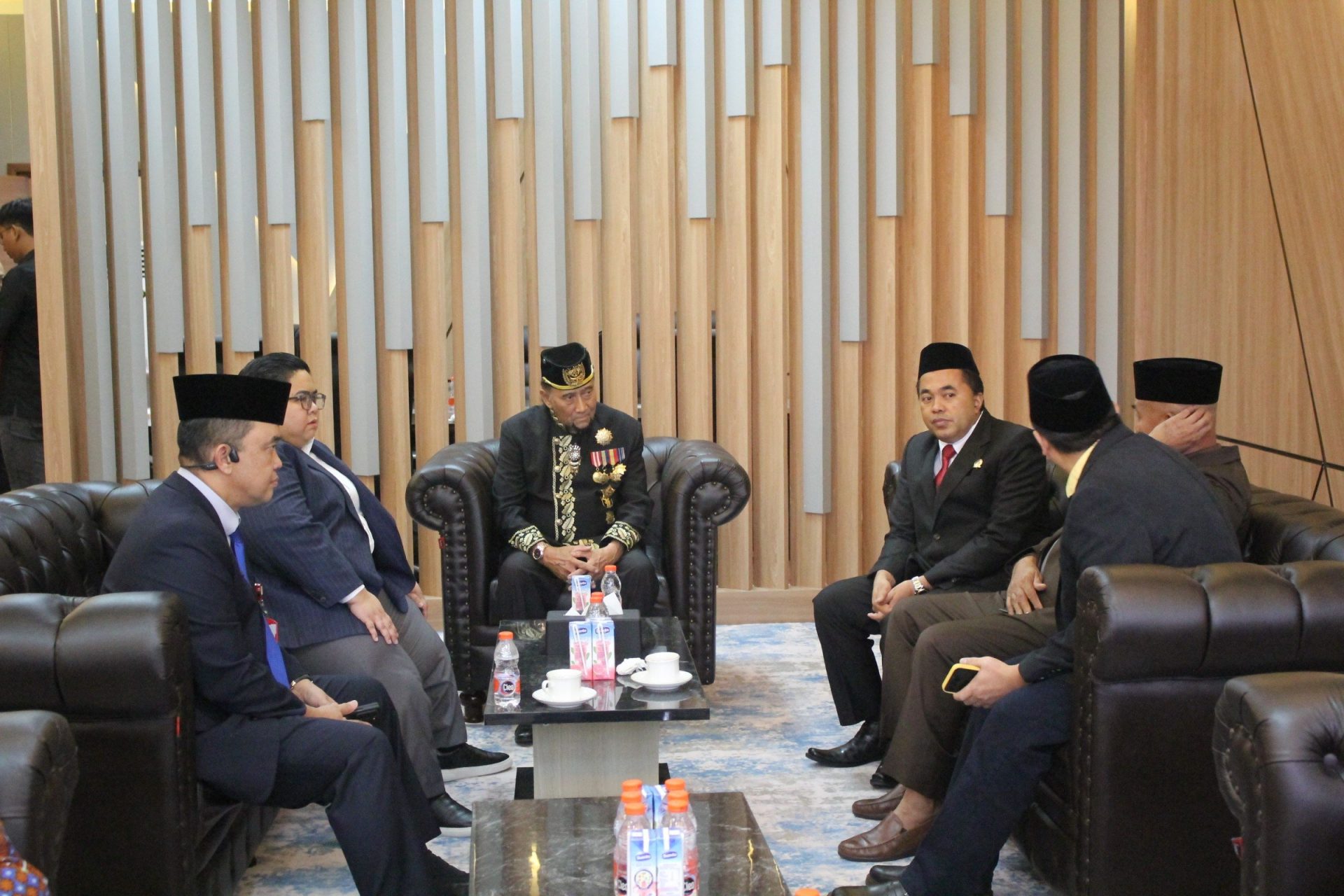 Hadiri Pelantikan Ketua DPRD Kukar, Ananda Emira Moeis Sampaikan Dukungan dan Harapan