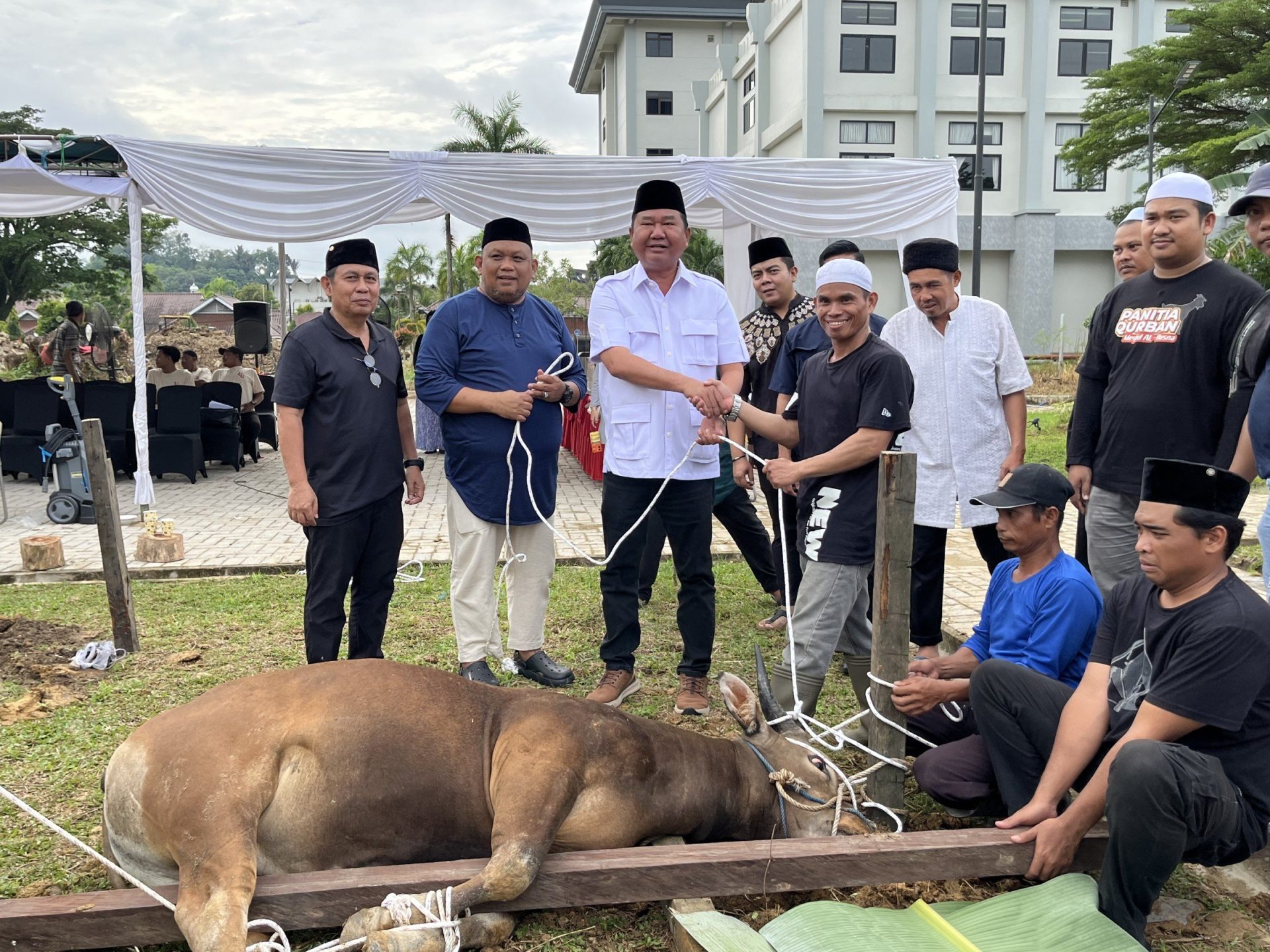 Perkuat Iman dan Persaudaraan, Sekretariat DPRD Kaltim Gelar Sholat Ied dan Penyembelihan Kurban