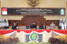 Komitmen Kualitas, DPRD Kaltim Serahkan Pembahasan Ranperda BUMD ke Komisi