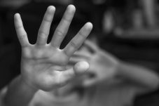 Miris! Bocah 8 Tahun di Sangatta Tewas Disiksa Ibu Tiri di Depan Ayah Kandungnya