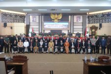 Guntur Hadiri Pelantikan PAW DPRD Kukar, Dorong Optimalisasi Kerja