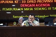 DPRD Kaltim Sahkan Agenda Masa Sidang III, Hasanuddin Mas’ud Pimpin Rapat