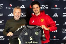 Saat Duo Manchester Kompak Datangkan Kiper Baru: MU Beli Senne Lammens, Man City Dapat Donnarumma