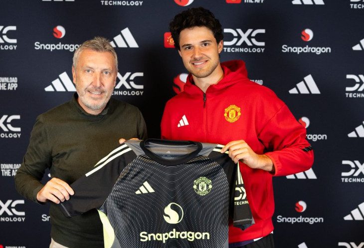 Saat Duo Manchester Kompak Datangkan Kiper Baru: MU Beli Senne Lammens, Man City Dapat Donnarumma