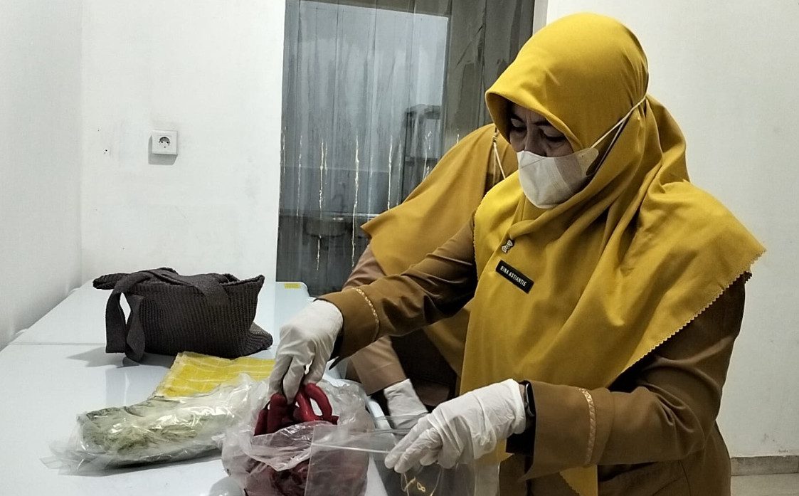 Pastikan Bahan Masakan MBG Aman, Dinas Pangan Berau Lakukan Uji Sampel