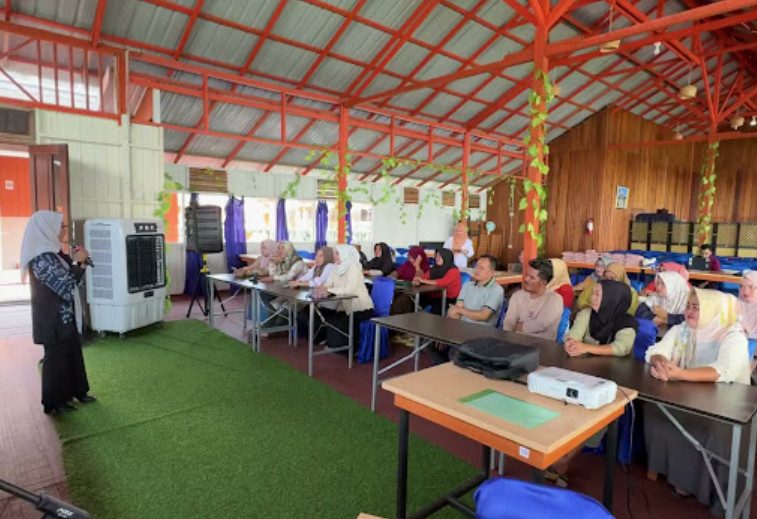 Kegiatan pelatihan hospitality pelaku udaha wisata di Pulau Derawan