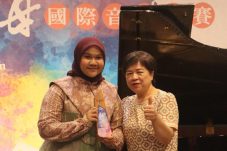 Bikin Bangga! Tiofana Defitra Harumkan Nama Berau di Kompetisi Musik Internasional