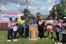 Rayakan HUT RI, Warga Kampung Tumbit Dayak Berau Ikuti Jalan Sehat dan Senam Sehat