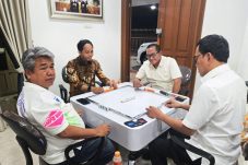 Klarifikasi Menhut Raja Juli Usai Foto Main Domino Bareng Tersangka Pembalakan Liar Viral