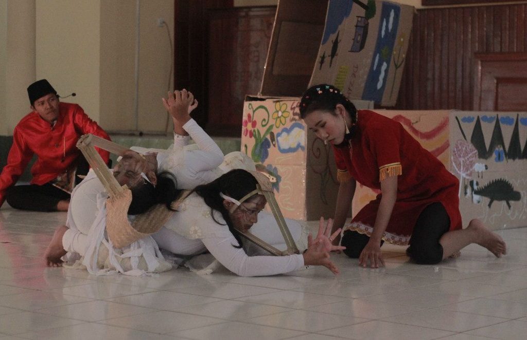 Berbagai kegiatan arsip yang telah dilakukan oleh Tepian Kolektif melalui tulisan, pertunjukan, dan audiovisual.