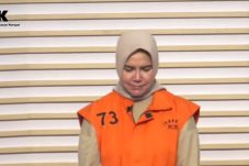 Donna Faroek Pakai Rompi Tahanan KPK, Tersangka Kasus Suap Izin Tambang di Kaltim Resmi Ditahan