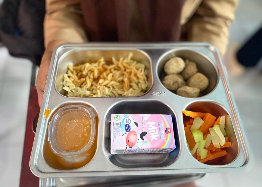 Menu Makan Bergizi Gratis di SMA PGRI Berau