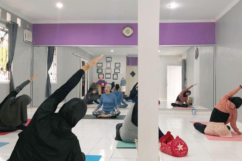 Sesi Hatha Yoga di Emy Yoga House, Berau