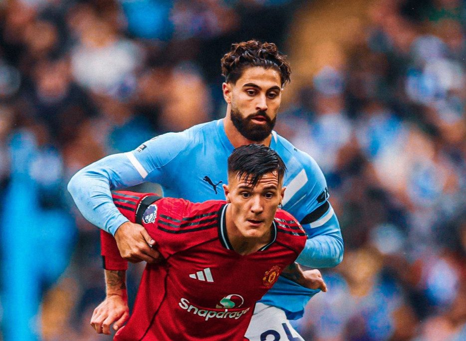 Manchester United kalah melawan Manchester City di Derby Manchester (manutd.com)