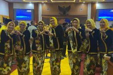 Momen Anggota DPRD hingga Pejabat Pemkab Berau Kompak Kenakan Pakaian Adat di HUT Berau