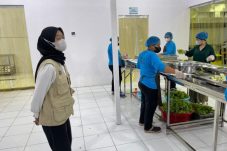 Jaga Mutu dan Kualitas MBG: Ahli Gizi di SPPG Gunung Panjang Berau Kontrol Langsung Proses Memasak