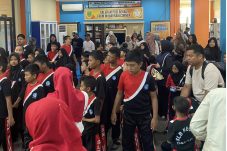 Keren! Ratusan Pelajar SLB Bawa Pulang Sampah Sendiri Usai Kunjungi Perpusda