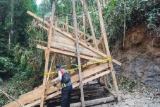 Hentikan Tambang Emas Ilegal, Polsek Tabang Sita Dua Excavator dan Amankan 8 Orang