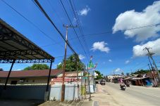 Jadi Potensi Bahaya, PLN Minta Masyarakat Jangan Bangun Rumah Dekat Jaringan Listrik 