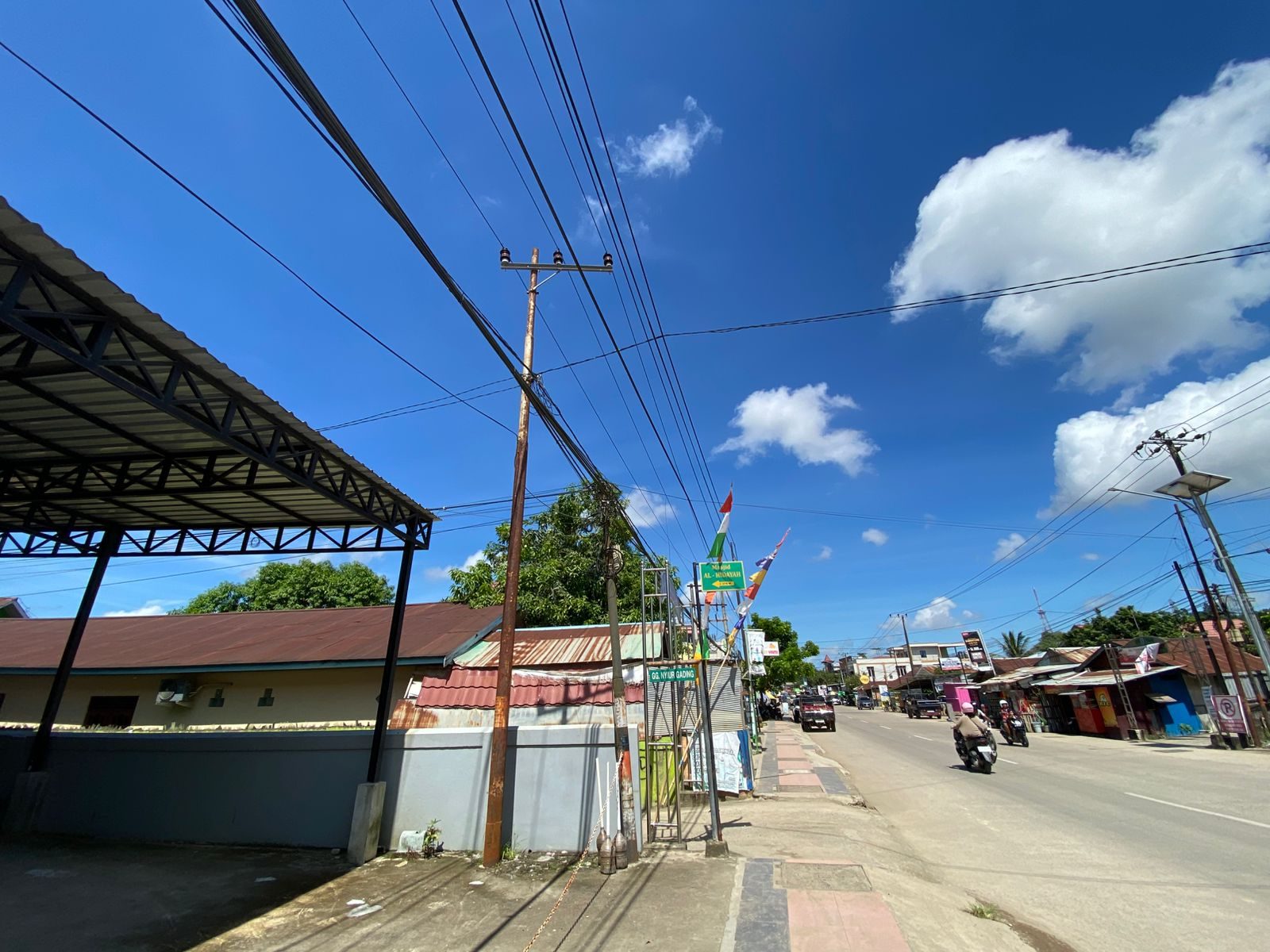 Jadi Potensi Bahaya, PLN Minta Masyarakat Jangan Bangun Rumah Dekat Jaringan Listrik 
