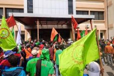 Aksi Unjuk Rasa Ditunda, Pemkab dan DPRD Berau Janji Tindak Lanjuti 13 Tuntutan Buruh