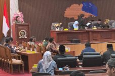 Sampaikan Pandangan terhadap Raperda Perubahan APBD 2025, Fraksi Partai Golkar Berikan 2 Catatan Penting